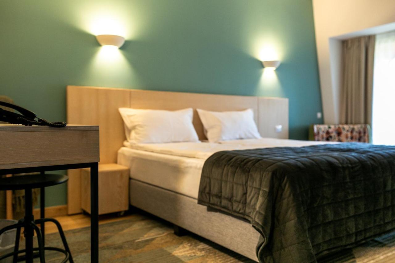 Hotel Cuibul De Lemn Rîşnov Esterno foto