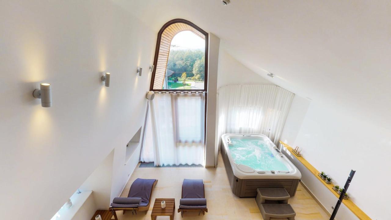 Hotel Cuibul De Lemn Rîşnov Esterno foto